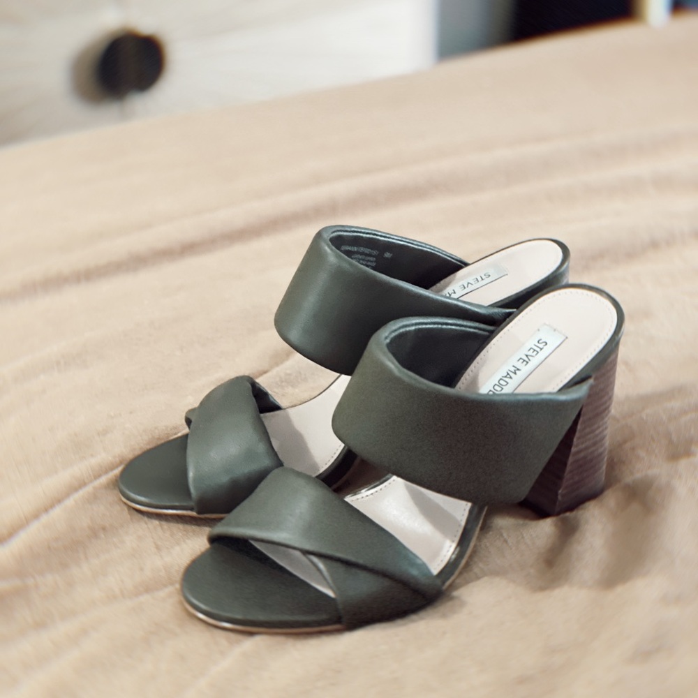 Rare* Steve Madden Terrian Leather Olive green🫒 stacked heel mule sandals